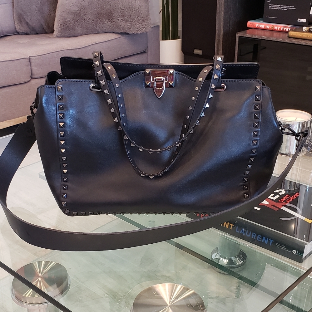 EUC - Valentino Garavani Noir(Gunmetal) Rockstud Medium Tote